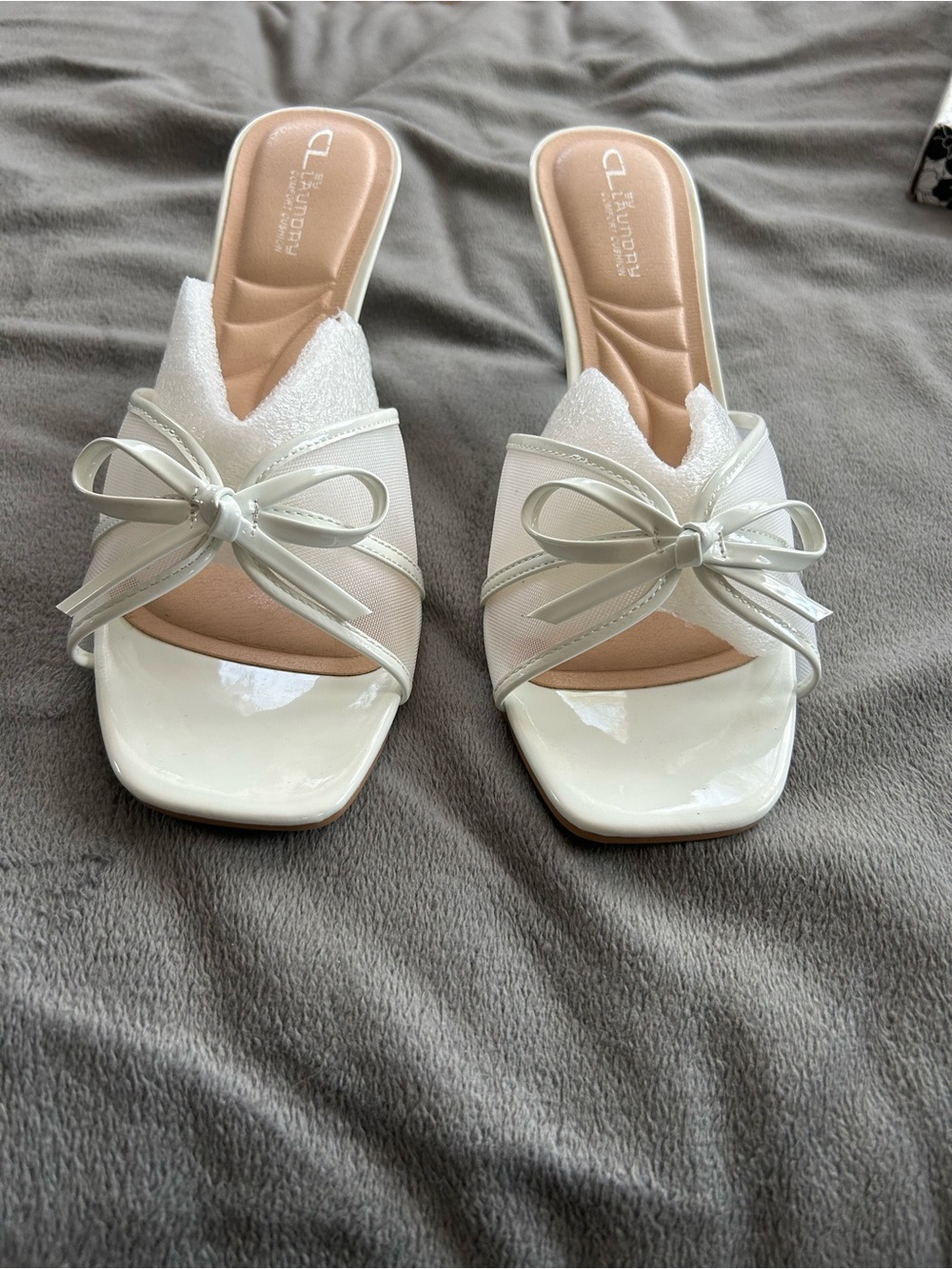 CL by Laundry White Bow Slide heels with Patent Square Toe